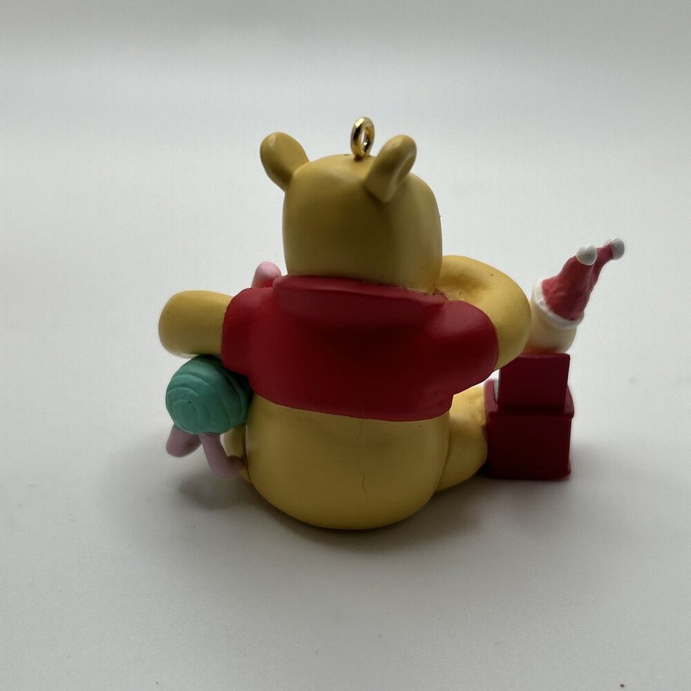 Hallmark Keepsake Piglets Jack-in-the-Box Ornament 2000 Classic Pooh Collection - Picture 9 of 11